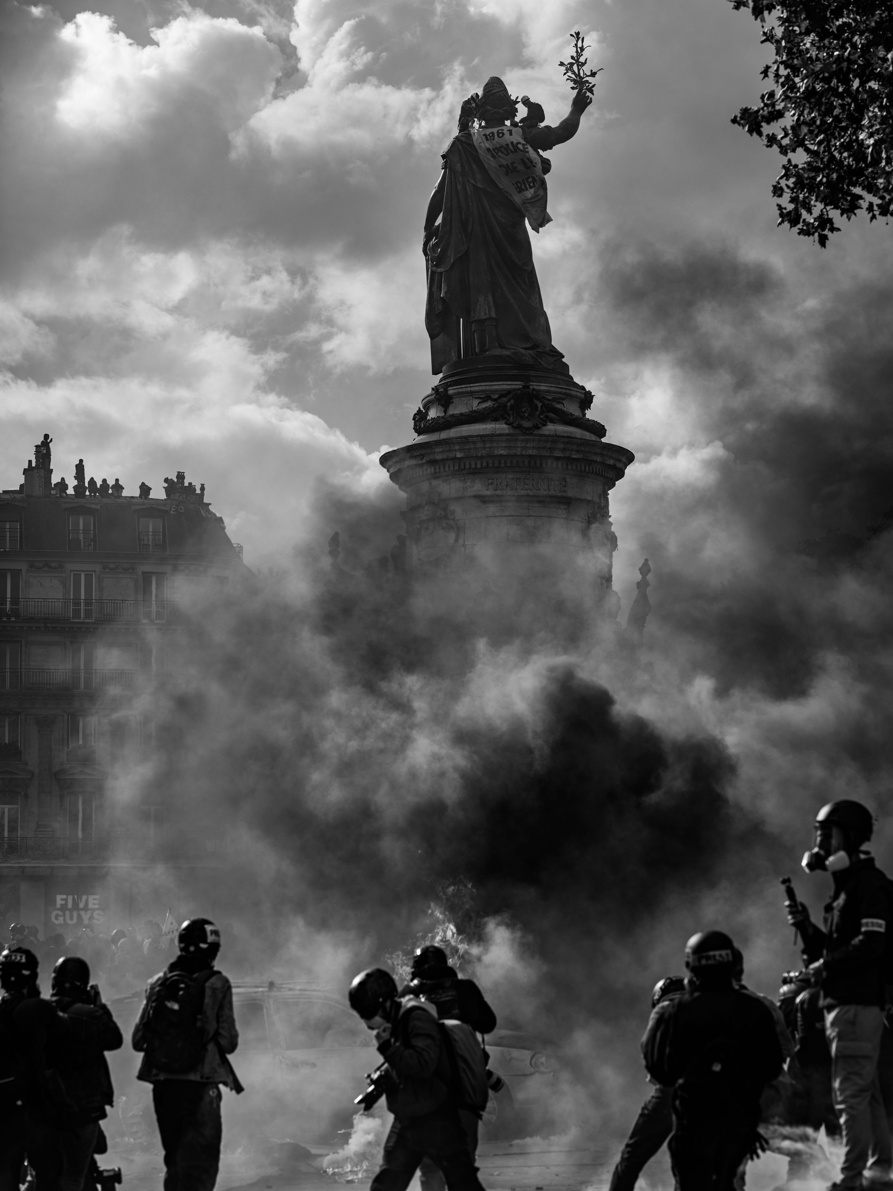 Smoke around the Marianne of Place de la République, October 17