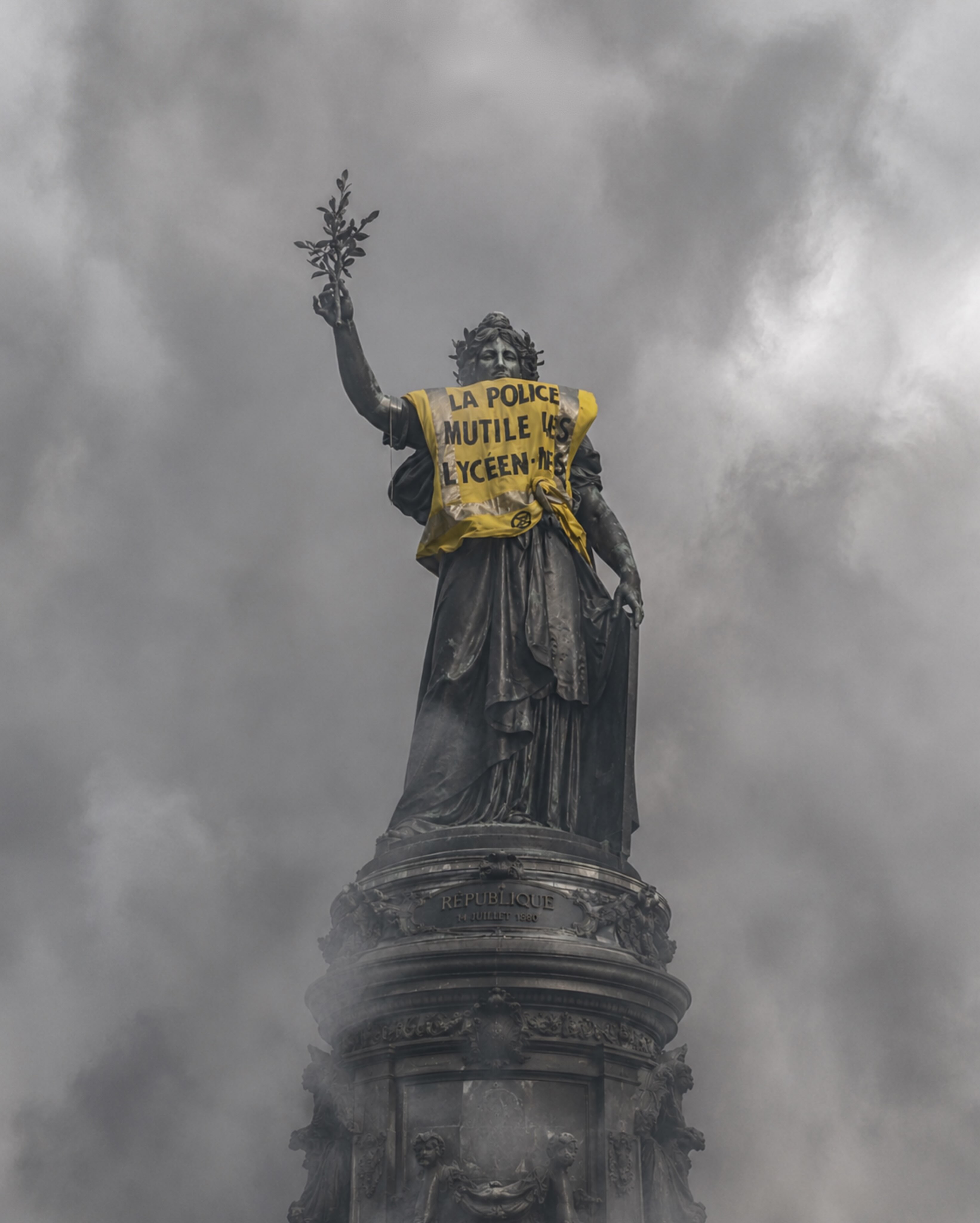 Marianne statue dressed in a yellow vest