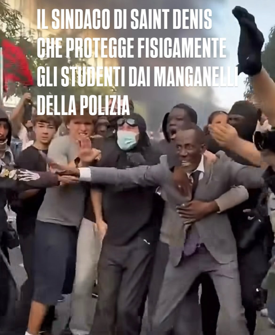 Mayor Bally Bagayoko between the police and the students, Paris, October 6
